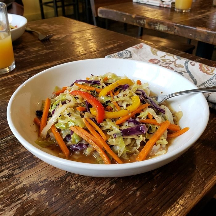 Steamed cabbage with carrots and peppers